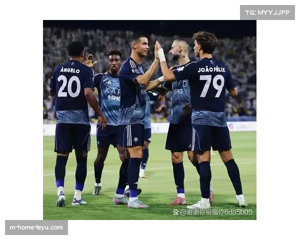 布赖代合作客场绝杀瞬间 球员相拥庆祝关键三分 布赖代合作客场绝杀瞬间 球员相拥庆祝关键三分